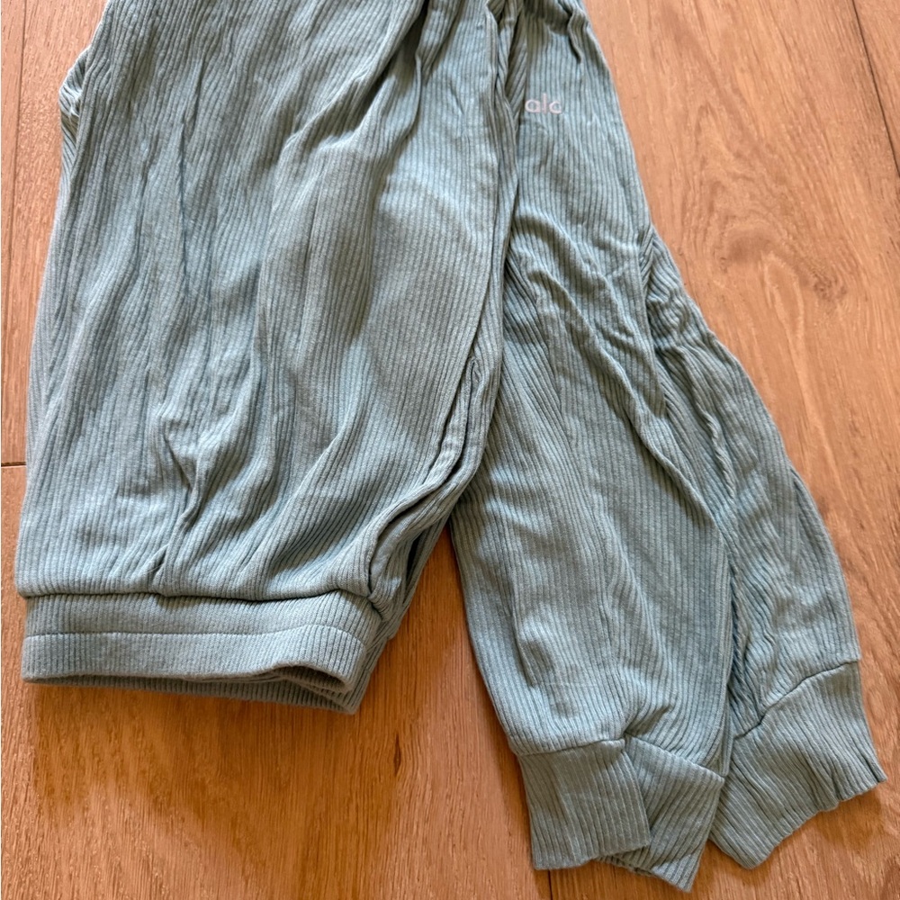 alo yoga whisper pants soft seagrass XS